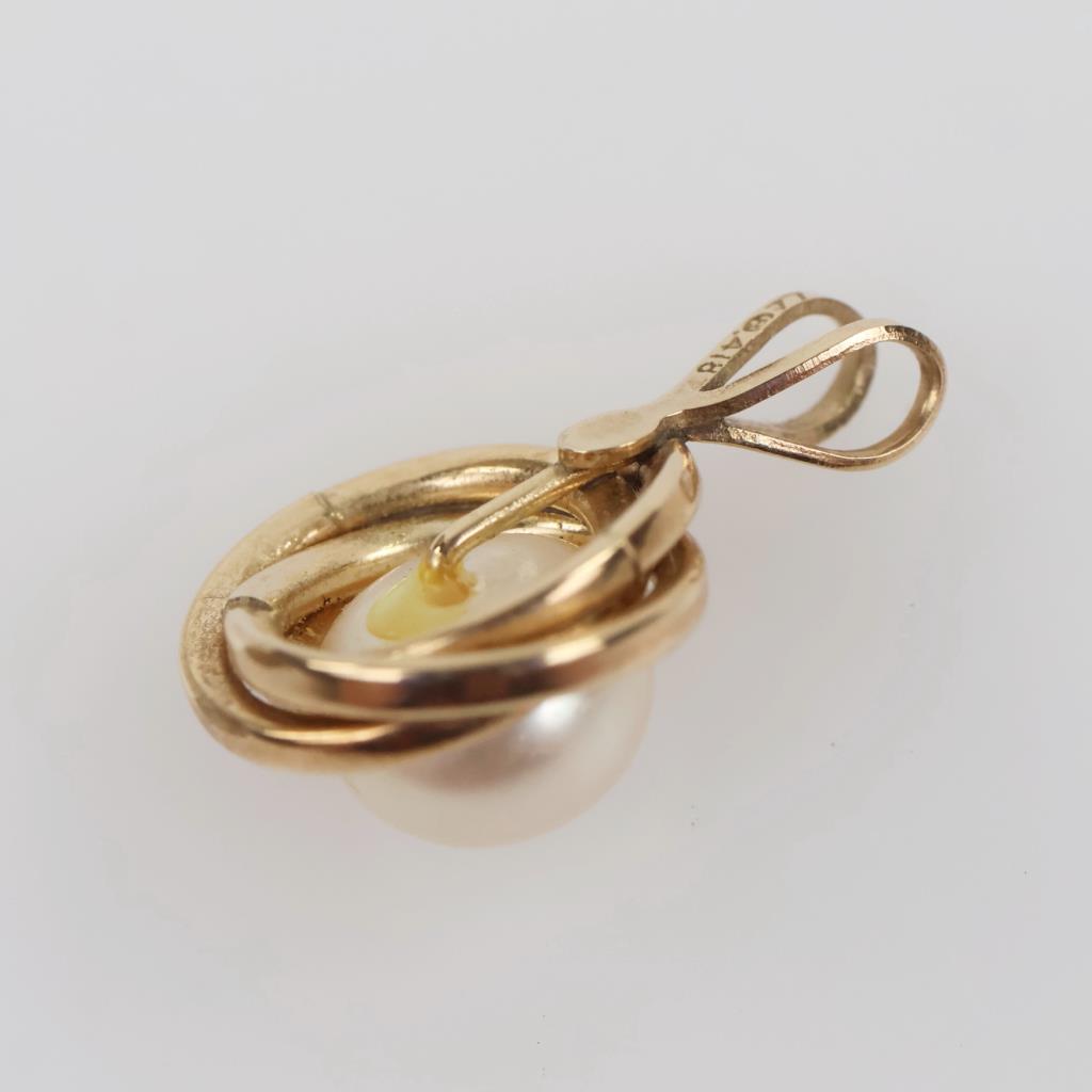 Gold Pearl Pendant