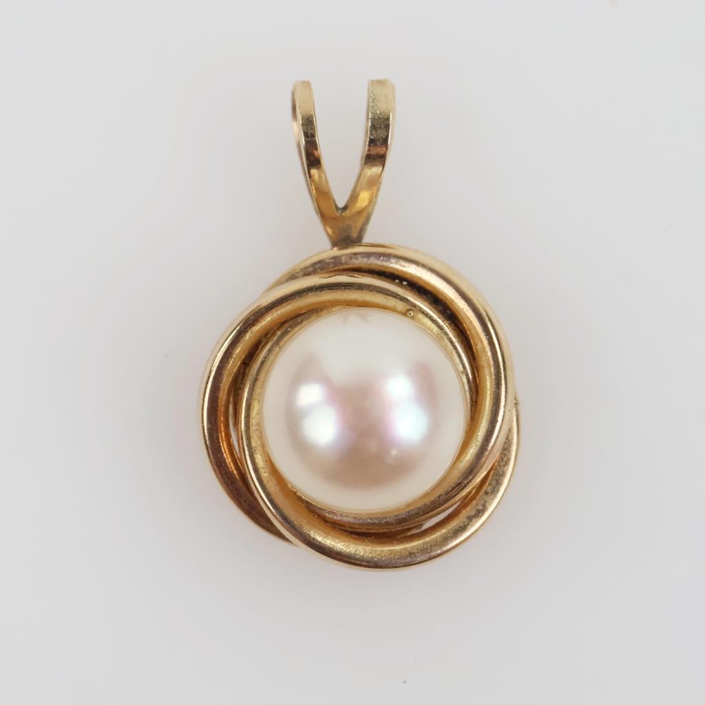 Gold Pearl Pendant